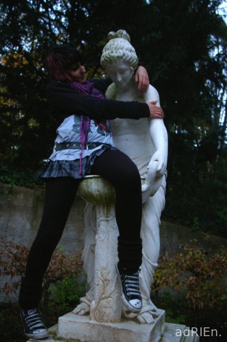 jo statue