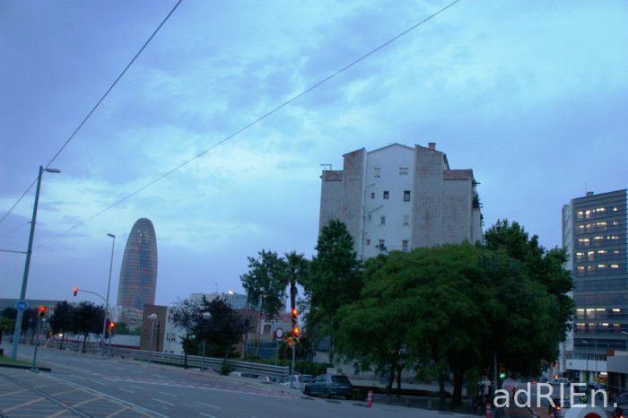 j1 - torre agbar a droite et hotel a gauche
