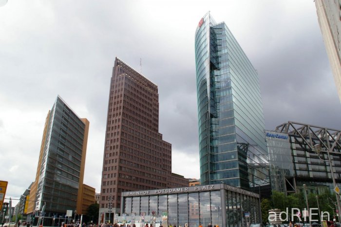 J1 Postdamenplatz